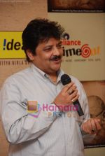 Udit Narayan launch Mahatma CD launch in Reliance Trends on 8th Dec 2010 (5).JPG